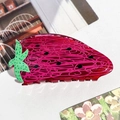 Grosse pince à cheveux en acrylique motif fraise avec ressort en métal robuste - Fraise peinte à la main (9.5cm)