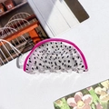 Vue détaillée de la pince à cheveux en acrylique au design créatif de fruit du dragon - Fruit du dragon transparent (6.5cm)