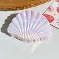 Dettaglio di un fermaglio per capelli a conchiglia con finitura perlata cangiante - Rosa Chiaro