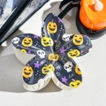 Dettaglio della pinza per capelli di Halloween a forma di fiore con zucca e teschio - 8cm / Stile Nero Zucca Teschio Stella