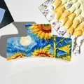 Dettaglio della molletta per capelli con motivi Van Gogh, girasoli e notte stellata - Stile Girasoli e Notte Stellata (128-3)