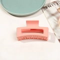 Pince à cheveux carrée de 8,5 cm en rose clair mat avec design à dents ondulées - Rose Coréen Mat