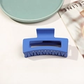 Pince à cheveux carrée mate bleu roi de 8,5 cm avec un design géométrique ajouré - Bleu Royal Mat