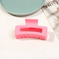 Pince à cheveux carrée rose mat 8,5cm avec design rectangulaire évidé pour femmes - Matte Barbie Pink