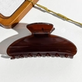 Detailed view of a semi-circular amber resin hair claw clip on a minimalist background - 10.5CM Square Head / UV Transparent Amber