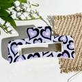 Pince à cheveux carrée violet lavande avec motifs de cœurs noirs et blancs - Violet Clair Bord Noir Centre Blanc (10,5 mm Impression UV Carré - ABS Blanc Cassé 158-4)