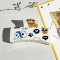 Détail de la pince à cheveux blanche avec motifs de chiens de dessin animé et fleurs - Style 5 Carré Plein Imprimé 8,5cm