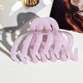 Détail d'une grande pince à cheveux lavande avec paillettes nacrées et ressort doré - PC / Light Purple (Glitter Fence)
