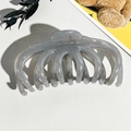 Gros plan sur la pince à cheveux bleu gris translucide avec finition pailletée - PC / Gris (Pastèque Brillante)
