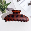 Detail of large tortoise shell hair claw clip with glossy brown finish and metal spring - Square Shape / PS / Matte Dark Leopard