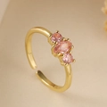 Eleganter vergoldeter offener Ring mit drei rosa Zirkonia-Steinen in edlem Design - Einstellbar Offen / Rosa