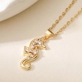 Collana con ciondolo a forma di cavalluccio marino dorato con zirconi brillanti incastonati - Stile Cavalluccio Marino (25104) / Oro