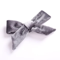 Lazo clásico de terciopelo gris para el pelo de niñas con textura suave - Gris