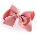 Detail der rosa Ripsband-Haarschleife mit gerippter Stoffstruktur und verknoteter Mitte - Rosa (11)