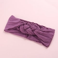 Détail du bandeau souple en nylon violet avec nœud central pour bébés et enfants - Violet Clair
