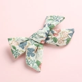 Floral print cotton bow hair clip for baby girls on a soft pink background - Green Floral
