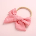 Détail du nœud en coton rose pour bébé avec bandeau en nylon souple et élastique - Rouge Brique