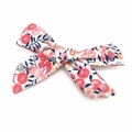 Fermaglio per capelli con fiocco in cotone a fiori rossi e rosa su sfondo bianco puro - Floreale Rosso Rosa (2)