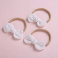 Lot de trois bandeaux bébé à nœud en dentelle blanche avec sangles élastiques en nylon - Mélange Aléatoire
