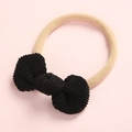 Détail d'un bandeau bébé avec nœud en velours côtelé noir et ruban en nylon - Noir