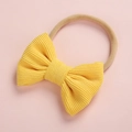 Détail du bandeau pour bébé avec nœud en velours côtelé jaune et ruban élastique doux - Jaune Vif (9)