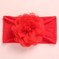 Dettaglio della fascia rossa per neonati con grande fiore in rete su morbida fascia elastica - Rosso