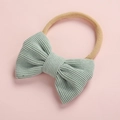 Détail du nœud en velours côtelé vert clair sur un bandeau élastique en nylon pour bébé - Vert clair(11)