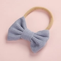 Détail du nœud en velours côtelé gris-bleu et du bandeau souple en nylon pour bébés - Bleu Gris (12)