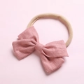 Détail d'un nœud en lin rose sur un bandeau souple pour accessoires bébé - 14 Rose Sale