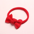 Détail d'un bandeau pour bébé en nylon rouge doux avec un grand nœud en tricot - Rouge