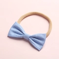 Dettaglio fascia per neonati con fiocco in lino azzurro e fascia elastica in nylon - 8-Light Blue