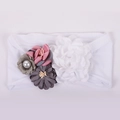 Détail de bandeau bébé avec fleurs en tissu faites main et ruban élastique blanc - Blanc (#6)