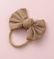 Détail de la texture du tissu côtelé brun sur le nœud et le bandeau élastique en nylon - Marron (#6)