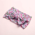 Vue détaillée d'un bandeau en nylon doux à motif floral violet avec un grand nœud - Pétunia Rose