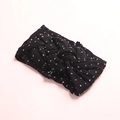 Détail d'un bandeau large en nylon noir avec pois blancs et design à nœud croisé - Noir