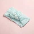 Détail du bandeau en nylon noué vert menthe avec texture en maille côtelée pour bébé - Bleu Ciel