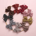 Gros plan de 9 couleurs de bandeaux à nœud en lin texturé pour bébés avec élastiques - Couleur aléatoire