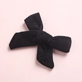 Primer plano del lazo para el cabello de pana negra con textura acanalada y estilo retro - Negro (1)