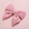 Détail de la texture du tissu en velours côtelé rose doux des nœuds pour cheveux - Rose Cerise