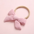 Détail du nœud en velours côtelé rose sur un bandeau bébé en nylon extensible - Rose Nude (9)