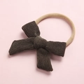Détail d'un nœud en velours côtelé marron sur un bandeau souple en nylon pour bébés - Brun Café (20)