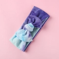 Dettaglio della fascia per neonati tie-dye viola e blu con grande fiocco decorativo - Tie-Dye Porpora Blu (6)