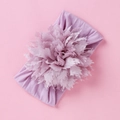 Dettaglio del fiore in chiffon lavanda e della morbida fascia in nylon per neonati - Viola Taro