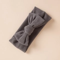 Détail de la texture d'un bandeau bébé en simili cachemire gris foncé avec nœud - Gris foncé