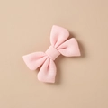Dettaglio di un fermaglio per capelli a fiocco rosa per bambine con trama a maglia fine - Stile a Maglia Rosa Pallido (6)