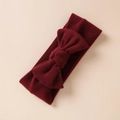 Détail d'un bandeau pour bébé bordeaux avec nœud en cachemire synthétique doux et chaud - Bordeaux