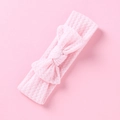 Dettaglio di una fascia per neonati in maglia rosa chiaro con un grande fiocco morbido - Rosa Chiaro