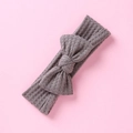 Texture détaillée du bandeau pour bébé en tricot gaufré gris avec nœud décoratif - Lavande