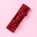 Détail d'un bandeau pour bébé en maille gaufre avec nœud de couleur rouge bordeaux - Rouge Foncé