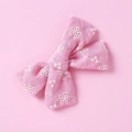 Vista dettagliata del fiocco per capelli in cotone rosa con ricamo floreale bianco e trama - Rosa